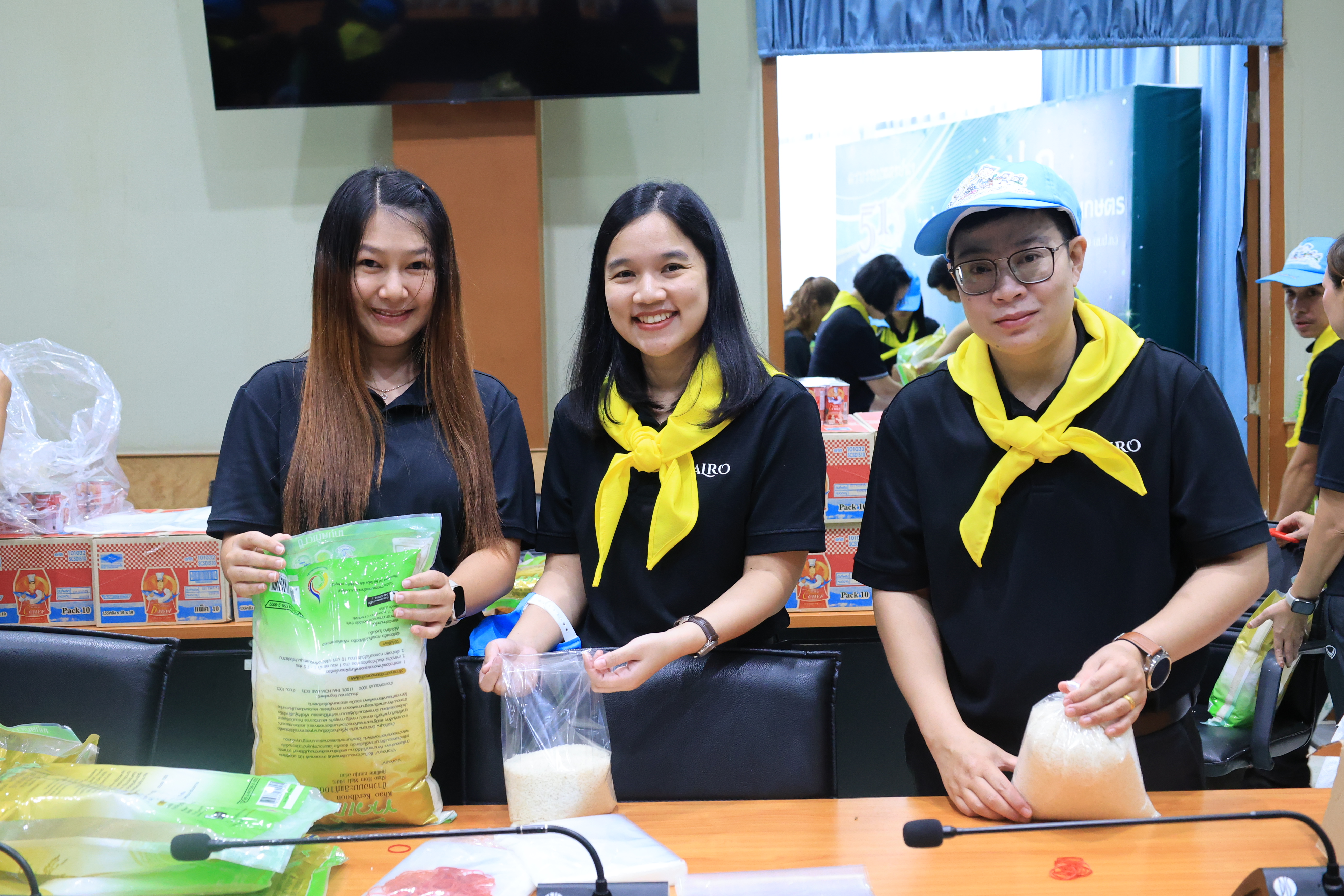 title - ส.ป.ก. ระดมจิตอาสาเตรียมถุงยังชีพ ส่งต่อความห่วงใยจาก รมช.เกษตรฯ ถึงมือผู้ประสบอุทกภัย